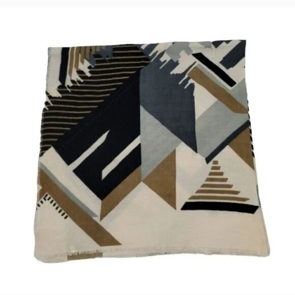 NEW City Skyline Womens Oversized Blanket Scarf in Neutral - Picture 8 of 12